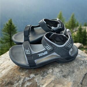 Teva Men’s Minam Hiking Sport Sandal. Size 9. Excellent Condition.